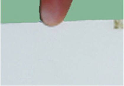 A社フッ素樹脂塗料は塗装面を触ると手が白くなります