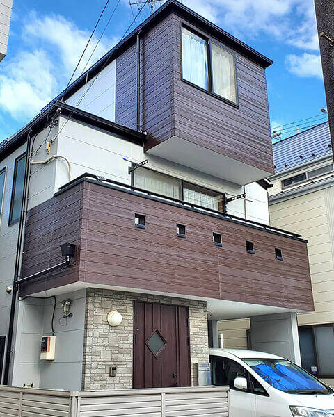 デザイン塗装後の住宅の外観写真